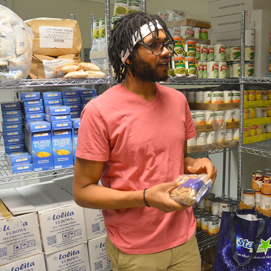 Student works at food pantry U-Access