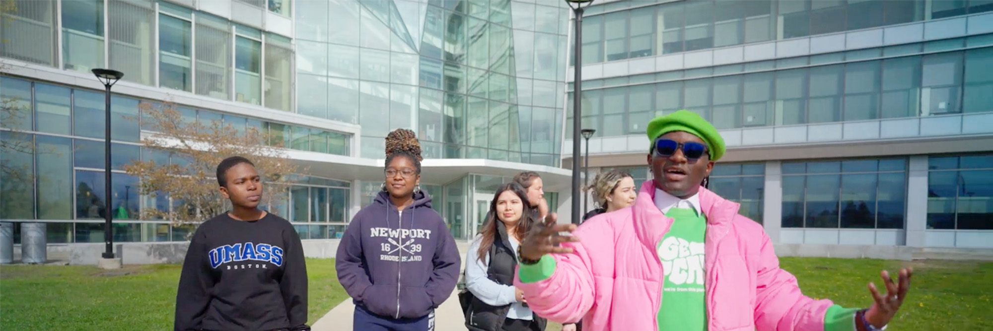 A UMass Boston Beacon Ambassador leads a group on a campus tour